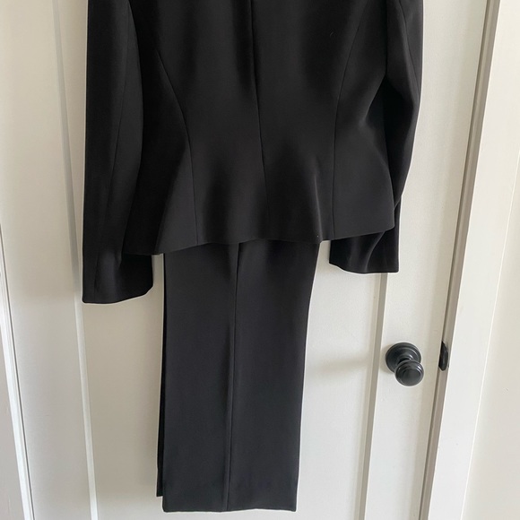 <3 Anne Klein Women’s Suit w ruffles - Picture 5 of 6